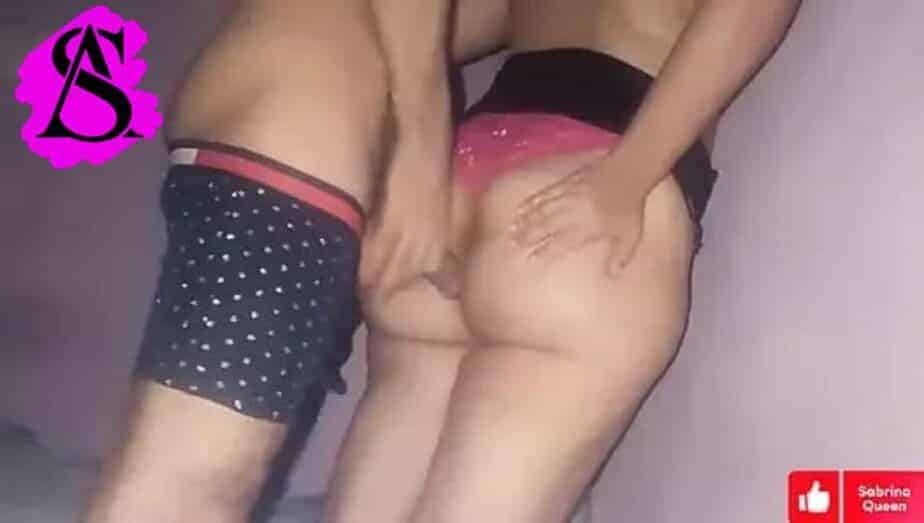 تدخل زبره في طيزها الكبير نيك طيز مصري